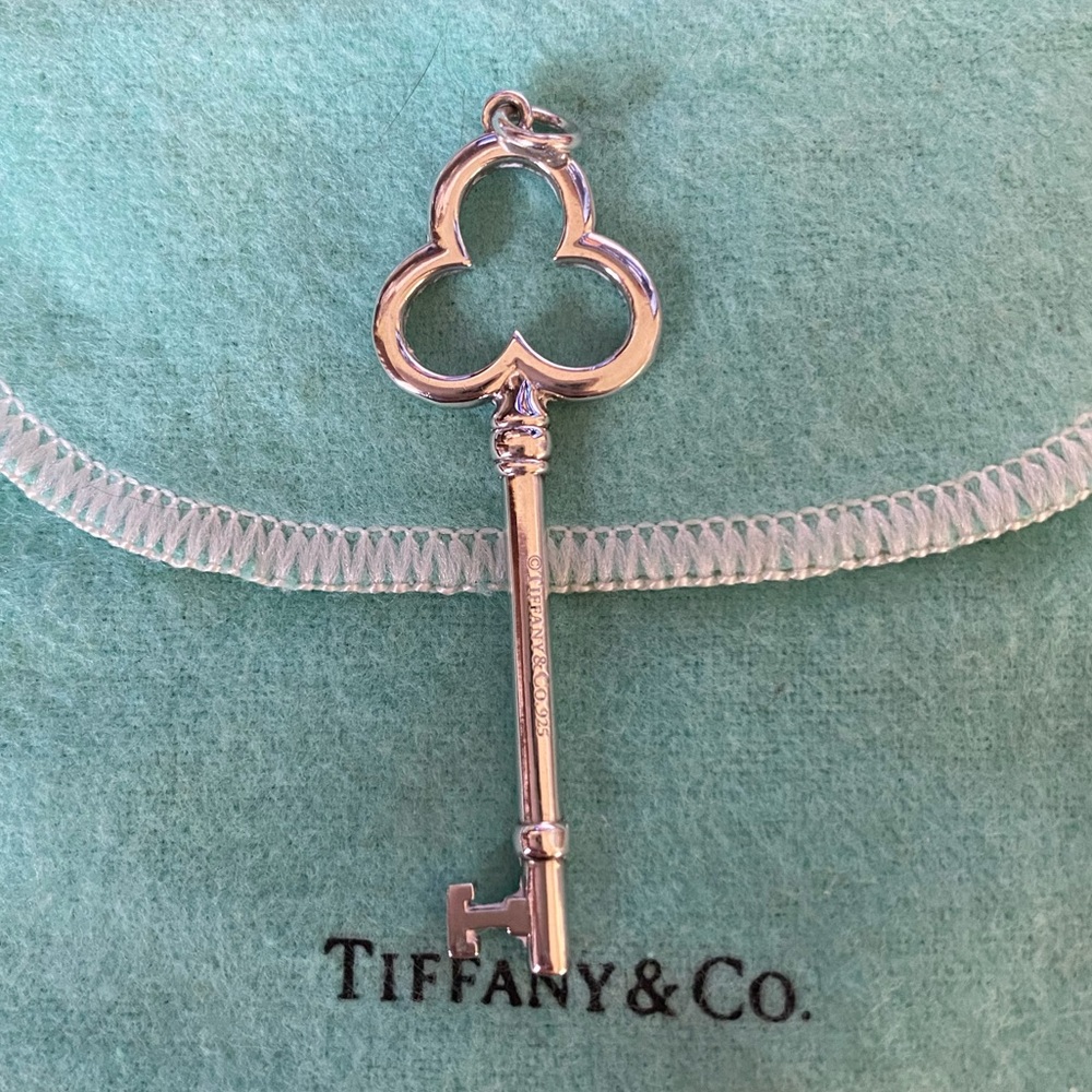 Tiffany & Co. trefoil key pendant